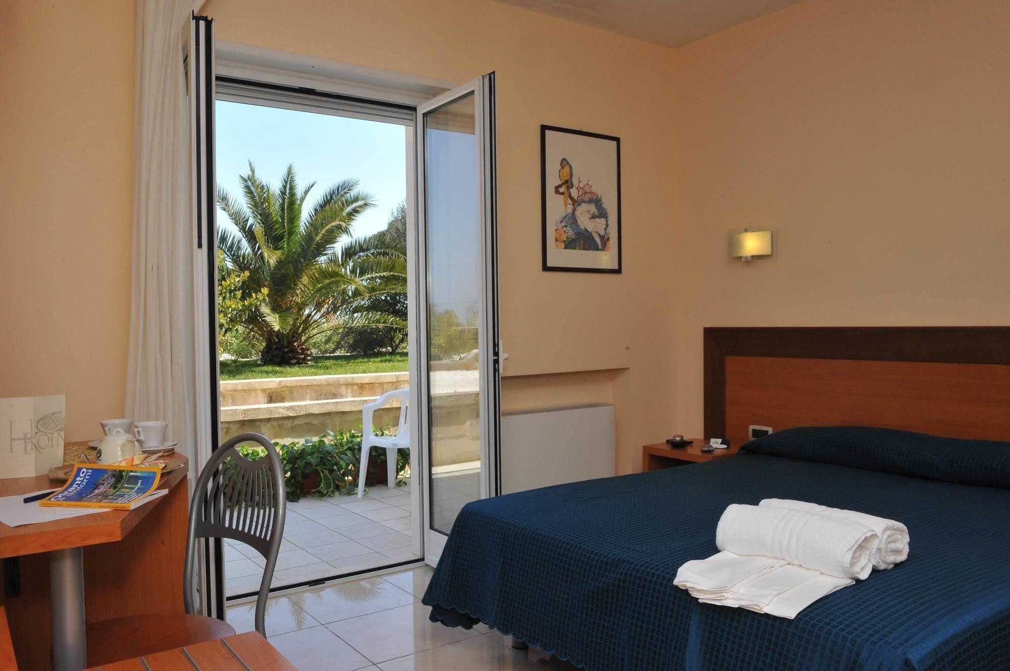Hotel Club Koine Otranto Exteriör bild